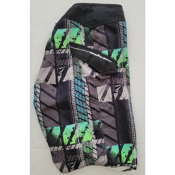 Volcom Board Shorts Men's Size 31 Swim Trunks Black Green Graphic 10" inseem - Picture 3 of 9